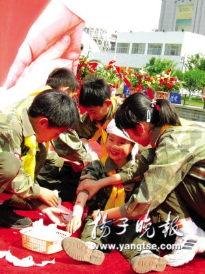 南京举行儿童情商训练欢乐秀(图)