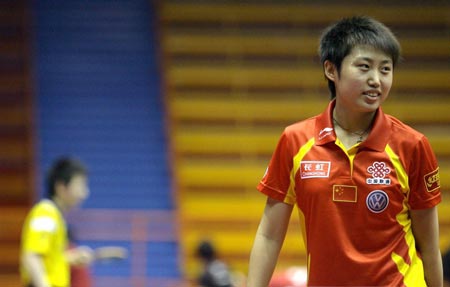 图文：中国乒乓队赛前训练 郭跃大汗淋漓