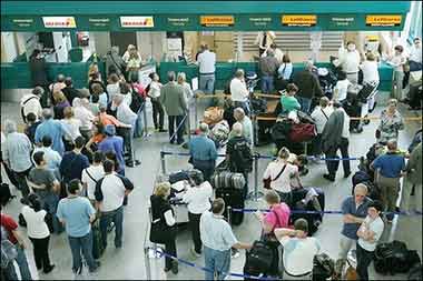 5月22日，意大利机场员工罢工，造成大量旅客滞留在机场。