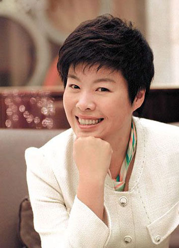 由十几家主流媒体联办的"2007中国最美50女人"评选日前揭晓,于丹挤下