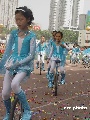 图文：河南启动全民健身 儿童独轮车表演迎奥运