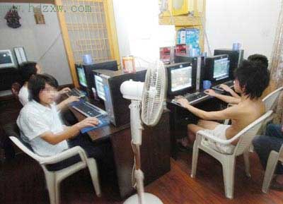 查实,这些年轻人均是成年人.