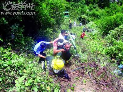 广东乳源发生特大交通事故 5人死亡17人伤(图)