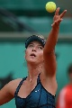 图文：2007法网第五日赛事 莎拉波娃在发球