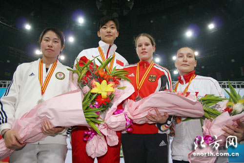 女子佩剑世界杯天津站 天津选手谭雪夺个人冠