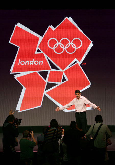 图文：伦敦奥运会徽揭晓 塞巴斯蒂安科展示会徽