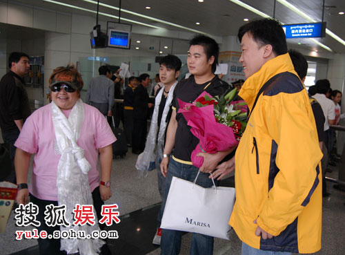 韩红抵达拉萨贡嘎机场.
