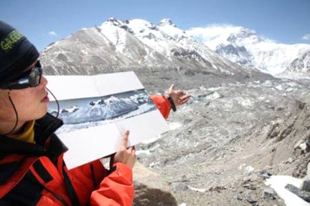 由于全球变暖，包括珠峰在内的青藏高原冰川正在迅速消融。