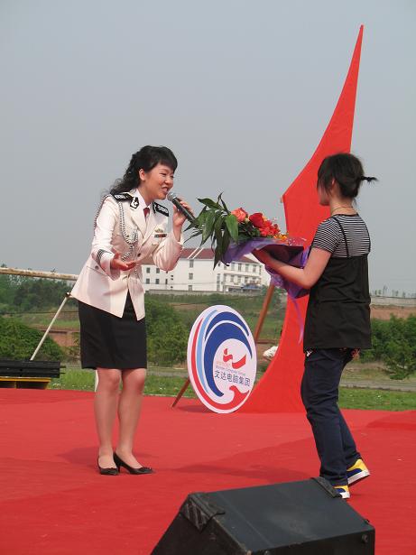 娱乐 有中国人民解放军"五朵军花"之称的军旅歌手燕妮,周京,曾小燕,花