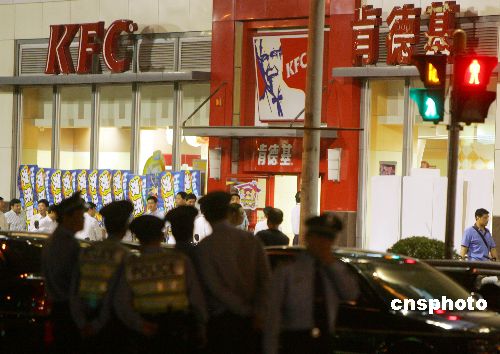 上海警方成功处置劫持人质案:歹徒被一枪击毙