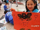图文：安徽迎奥运大型绘画活动 小朋友展示画作
