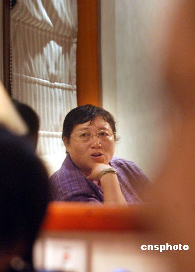 中国第一位研究性的女社会学家李银河－－－1999年被《亚洲周刊》评为中国50位最具影响的人物之一。 中新社发 胡伟鸣 摄