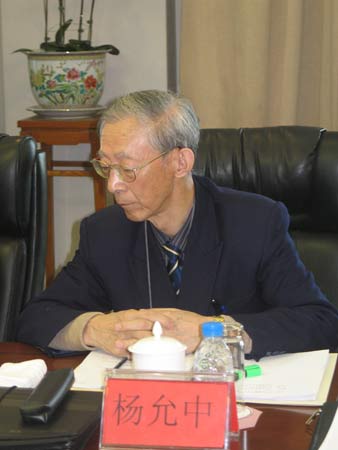 杨允中代表