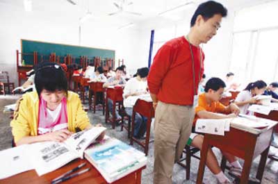 重庆市中考政治历史开卷考试 学生反说难(图)