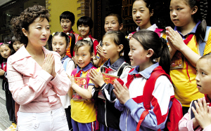 近日，刘媛媛正在找寻“最美丽的童音”，邀请20名小朋友放歌北京人民大会堂。