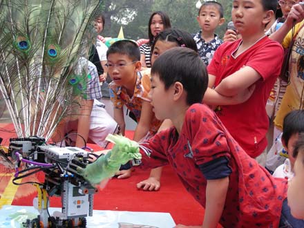 清华少儿英语北京游园会上展示 快乐英语 魅力