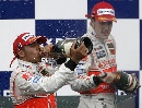 图文：[F1]美国大奖赛决赛 迈凯轮车队庆祝