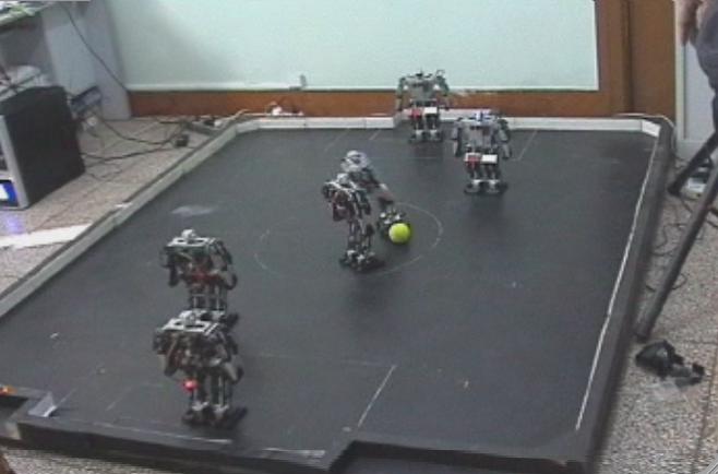 哈工大在国际机器人足球大赛中夺冠(组图)