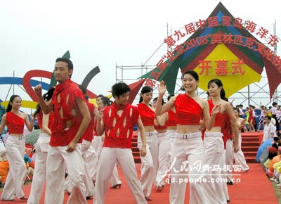 图文：奥林匹克文化节(青岛)开幕 现代舞蹈表演