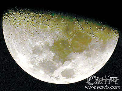 路边天文在广州展开 两千市民昨夜看月亮山(组