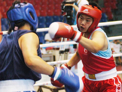 图文:全国女子拳击锦标赛 70公斤级冠军杨婷婷