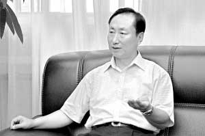 广东省机场管理集团总裁刘子静接受本报记者采访。