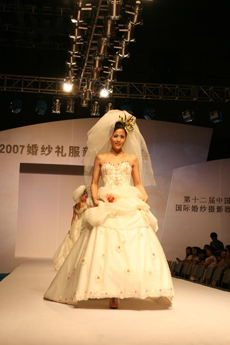 婚纱礼服_中国婚纱礼服品牌(2)