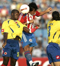 图文：巴拉圭5-0哥伦比亚 圣克鲁斯演帽子戏法