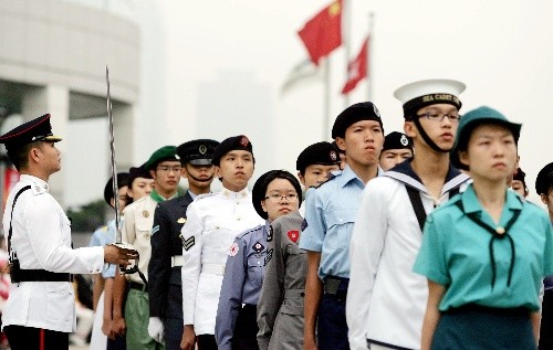 在香港会展中心,参加五四宣誓仪式的制服组织的乐手们都显的很酷.