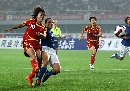 图文:[邀请赛]中国女足VS意大利 韩端起脚射门