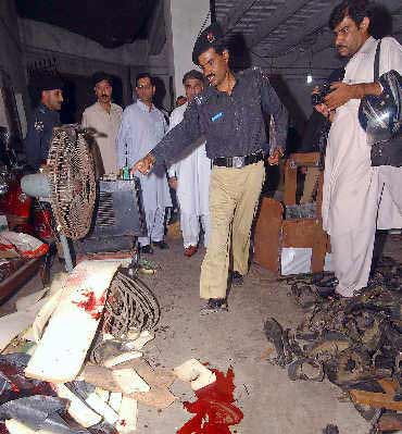 三名中国人在巴基斯坦遭枪击案的现场血迹斑斑