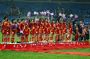 图文:[邀请赛]中国女足夺冠 领奖台上挥手致意