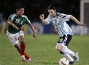 组图：阿根廷3-0墨西哥 梅西边路过人