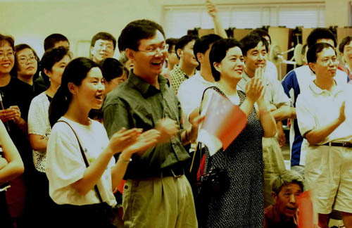 图文：世界华人庆祝申奥成功 美国留学生庆祝