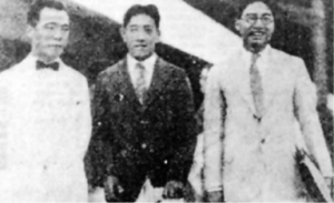 参加第十届奥运会的宋君复（右）与刘长春（中）