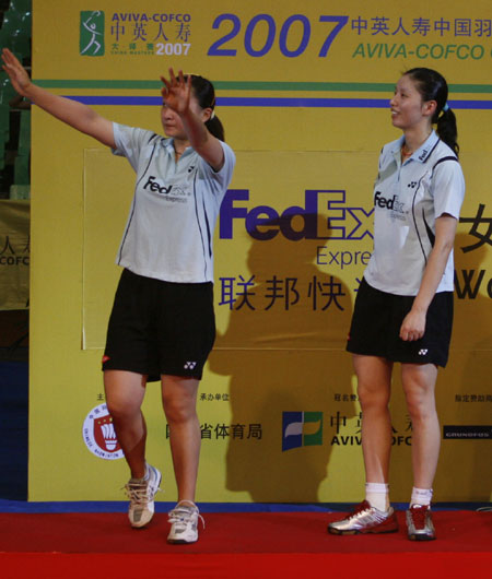 图文：印尼组合击败中国女双夺冠  感谢观众支持