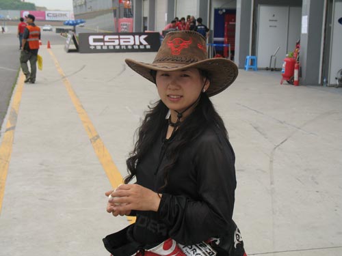 图文:[CSBK]2007赛季北京站 美女车手吴霞