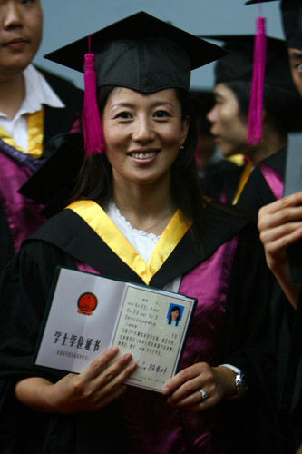 3、学士学位证书照片：大学毕业证，如果学士学位证书上的照片丢失了怎么办？ 