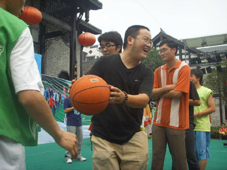 伊利奥运健康中国行成都现场 快乐篮球