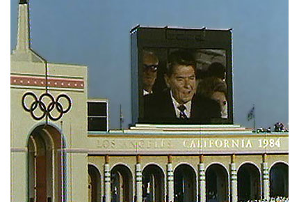 巨型电视里里根总统宣布第23届洛杉矶奥运会开幕