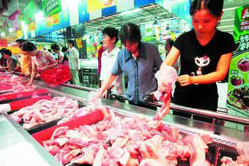 今日起，长沙推出屠宰加工环节的税费优惠政策，从主渠道入手，鼓励并刺激猪肉上市供应量，从而平抑肉价。石祯专摄