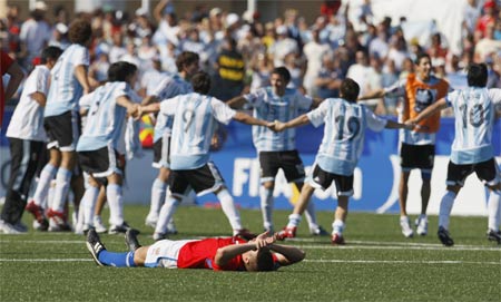 图文:U20世界杯阿根廷队夺冠 捷克球员表情黯