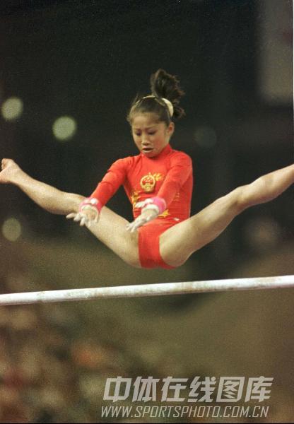 中国奥运50大经典时刻 陆莉高低杠冠军满分10