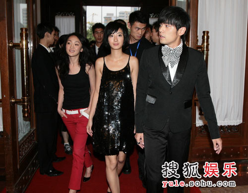 725周杰伦桂纶镁盛装出席周迅助阵秘密首映
