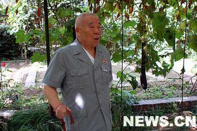 专访老红军:几十年穿草鞋的将军王定烈(组图)