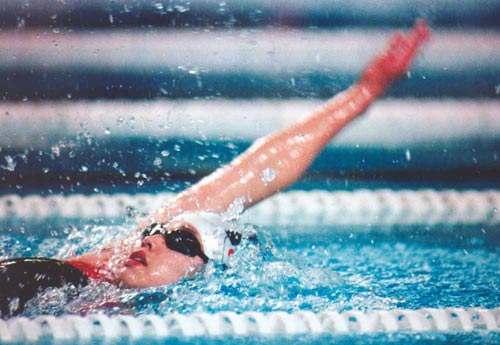 图文:奥运百图百事 杨文意50米自由泳破纪录