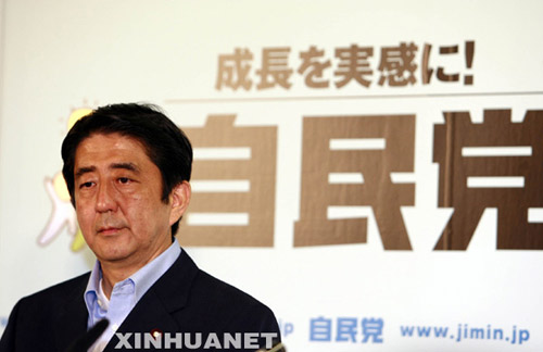 7月29日，在日本东京，日本首相安倍晋三表情凝重。