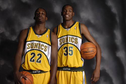 图文:[NBA]07新秀拍写真 杜兰特和格林