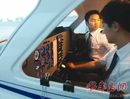 青岛10万元可考私人飞机驾照 学员英语要达四