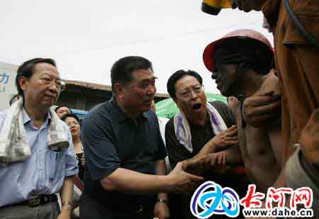 河南陕县煤矿透水事故69名被困矿工获救(图)